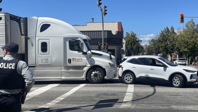 Multi-vehicle collision causing delays on Highway 1
